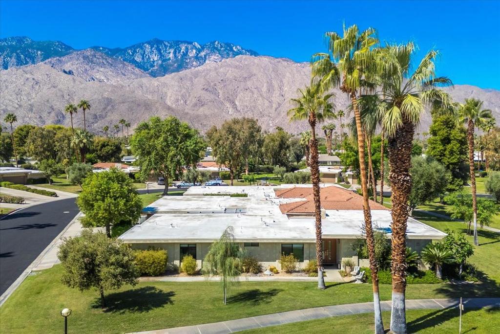 2232 Oakcrest Drive