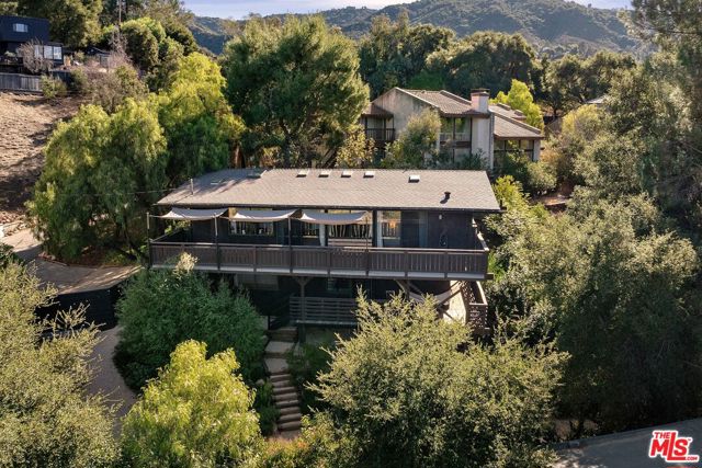 625 Reithe Avenue, Calabasas CA: https://media.crmls.org/mediaz/5c639ddf-b1cd-4a29-8b81-ae46bafd4eec.jpg