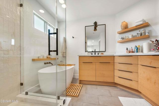 2658 Morning Grove Way, Thousand Oaks CA: https://media.crmls.org/mediaz/5c63c3c2-6b24-4288-93c7-71a06b801cda.jpg