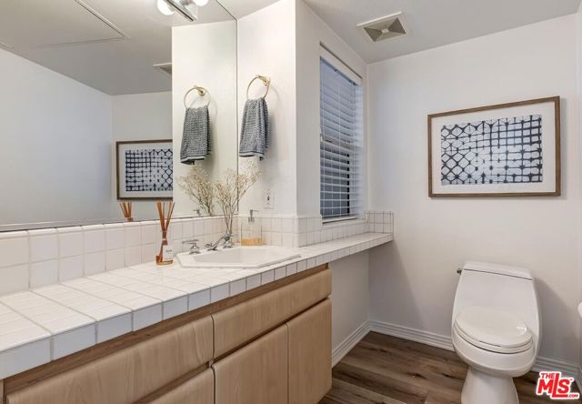 171 N Church Lane, Los Angeles CA: https://media.crmls.org/mediaz/5c644116-4d28-41f9-8fb9-ff1aca8802af.jpg