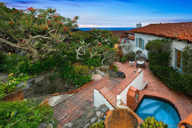 7520 Hillside Dr, La Jolla CA: https://media.crmls.org/mediaz/5c648301-50da-47c2-ab43-4ed28842d4a9.jpg