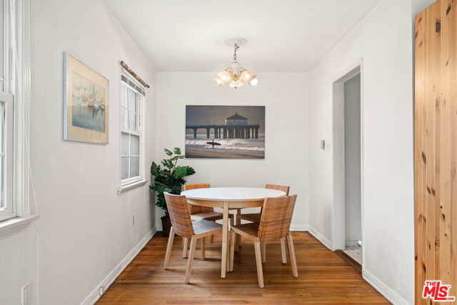 420 Venice Way, Los Angeles CA: https://media.crmls.org/mediaz/5c64d055-8773-42a7-8b26-6b5fb2d1b210.jpg