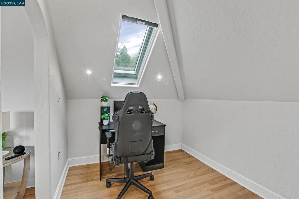 https://media.crmls.org/mediaz/5c64d994-90a1-455a-80b8-71439e761714.jpg?preset=X-Large