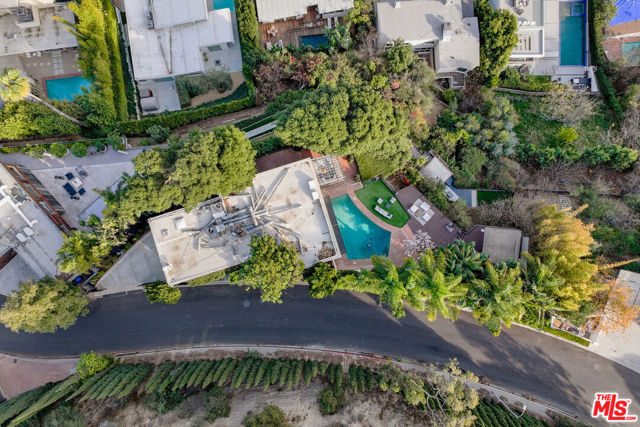 8828 Thrasher Avenue, Los Angeles CA: https://media.crmls.org/mediaz/5c64de5f-ae0b-498d-9d31-7e7d527b2186.jpg