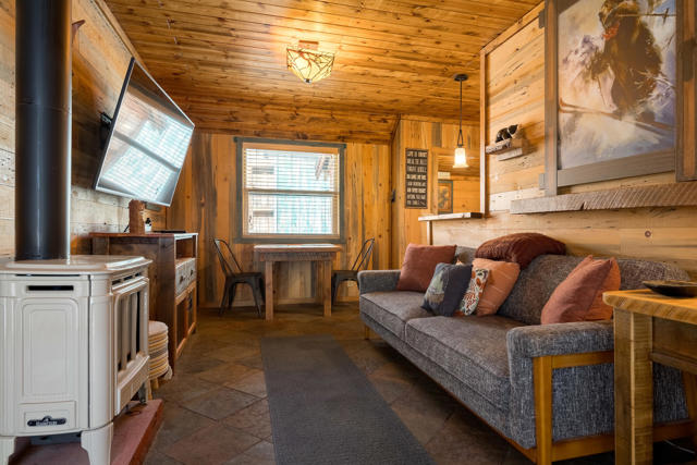 40114 Esterly Lane, Big Bear CA: https://media.crmls.org/mediaz/5c64e419-8b33-46c4-975d-8f17928cb848.jpg