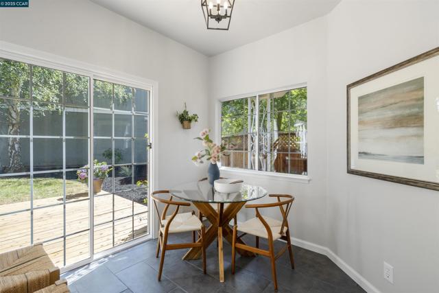 5 Stuart Place, Danville CA: https://media.crmls.org/mediaz/5c65ad1b-4e7f-4ef5-94c3-b0a3b4d764a5.jpg
