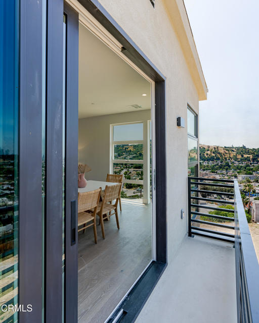 3870 W Point Drive, Los Angeles CA: https://media.crmls.org/mediaz/5c65c3c4-bb7a-4169-8723-062af40c05d6.jpg