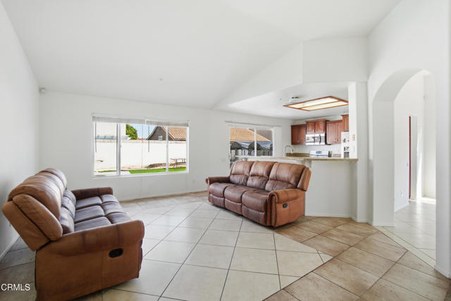 Detail Gallery Image 15 of 36 For 676 Snipe Walk, Oxnard,  CA 93035 - 4 Beds | 2 Baths