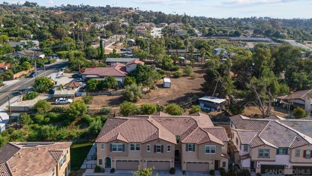 3135 Linwood St, Vista CA: https://media.crmls.org/mediaz/5c6637f5-d2f1-461a-95a5-33364b1d1ce3.jpg