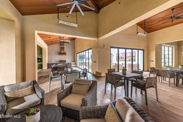2492 Rondell Road, Camarillo CA: https://media.crmls.org/mediaz/5c664bc0-8683-4c03-8eb8-52ebda14aaf9.jpg
