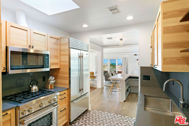30830 Broad Beach Road, Malibu CA: https://media.crmls.org/mediaz/5c6667f3-3f75-4a39-bf3e-a90f816b6a08.jpg