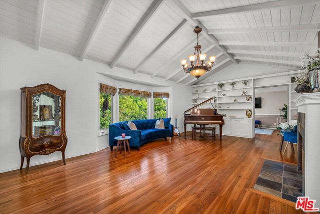 10321 Rochester Avenue, Los Angeles CA: https://media.crmls.org/mediaz/5c667ad5-b10d-4f3e-9cf4-77f71a3443ed.jpg
