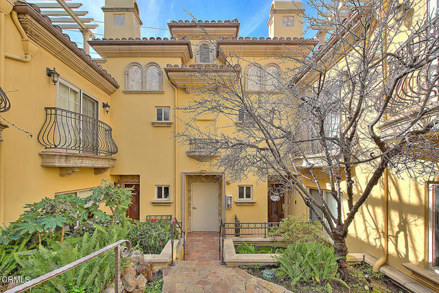 Detail Gallery Image 4 of 12 For 845 S Marengo Ave #6,  Pasadena,  CA 91106 - 3 Beds | 2/1 Baths