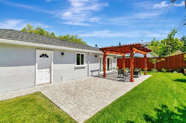1580 Alameda De Las Pulgas, Redwood City CA: https://media.crmls.org/mediaz/5c6711d3-6b1c-41c3-87c3-00160b857c40.jpg