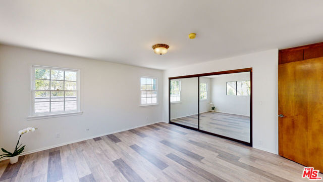 525 N Rexford Drive, Beverly Hills CA: https://media.crmls.org/mediaz/5c673fef-7508-4981-ac14-312112a26442.jpg