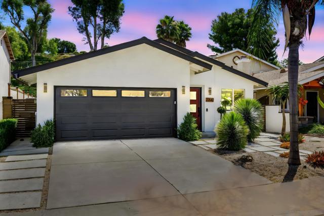 22642 Via Santiago, Mission Viejo CA: https://media.crmls.org/mediaz/5c67af49-2b58-40bc-ae34-feedfe33ff91.jpg
