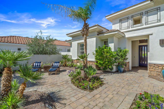 80030 Via Valerosa, La Quinta CA: https://media.crmls.org/mediaz/5c67cb16-91fc-49b9-a9e0-b58793f68b98.jpg