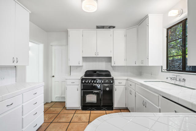 839 N Avenida Olivos, Palm Springs CA: https://media.crmls.org/mediaz/5c67d3f7-1217-475d-ab92-fa00f1f0e2fd.jpg