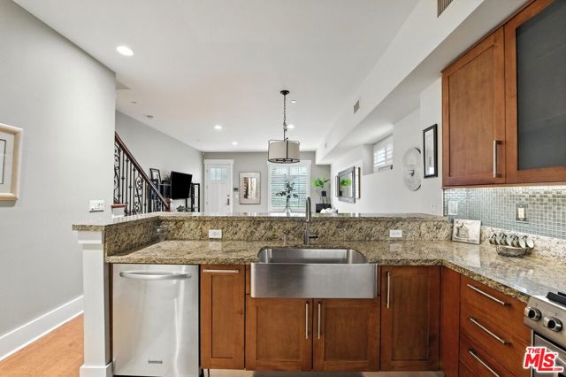 2020 Holly Drive, Los Angeles CA: https://media.crmls.org/mediaz/5c68030f-519a-46a3-b48f-92200e7330b8.jpg