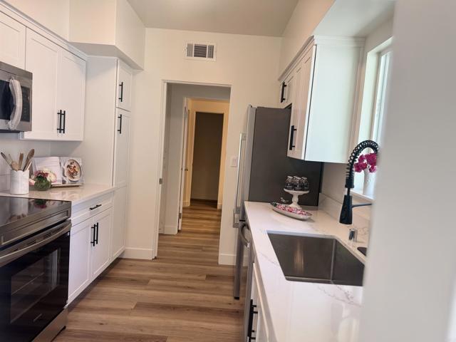 7019 Estrella De Mar Road, Carlsbad CA: https://media.crmls.org/mediaz/5c687341-ea3b-4566-8782-7abc65c77416.jpg