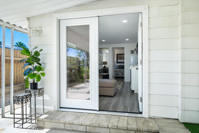 427 Calle Madrigal, Cathedral City CA: https://media.crmls.org/mediaz/5c68b75f-f570-4fb0-b8f6-cd5faff2dd4a.jpg