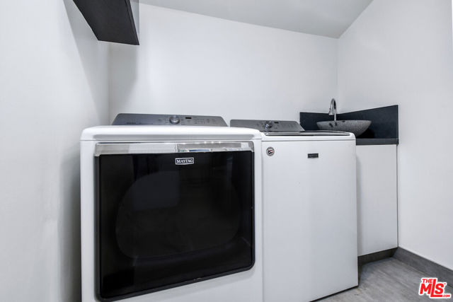 4512 Libbit Avenue, Encino CA: https://media.crmls.org/mediaz/5c692429-9fad-468f-b96c-8688d09824f2.jpg