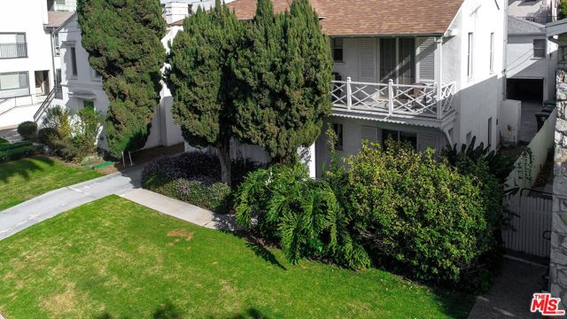 224 S Gale Drive, Beverly Hills CA: https://media.crmls.org/mediaz/5c6989ec-1515-40fc-9588-d2354711888b.jpg