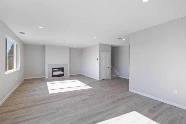 1861 Hydrangea Drive, Hollister CA: https://media.crmls.org/mediaz/5c69b49d-4161-46cd-90a3-2ce9ced1550f.jpg