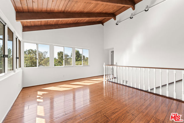 16449 Akron Street, Pacific Palisades CA: https://media.crmls.org/mediaz/5c69c8c8-e590-4c55-801d-b3266d8a7021.jpg