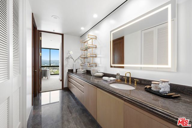 10490 Wilshire Boulevard, Los Angeles CA: https://media.crmls.org/mediaz/5c6a28bb-afd2-4d90-800e-b0b722e2ef36.jpg