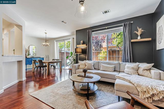 10630 Roys Hill Ln, Dublin CA: https://media.crmls.org/mediaz/5c6a424f-9c76-4ac8-9aba-def5a08f2a91.jpg