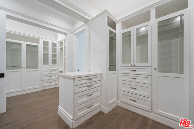 126 N Canyon View Drive, Los Angeles CA: https://media.crmls.org/mediaz/5c6aebcb-955f-47e3-872e-da3c6a503d66.jpg