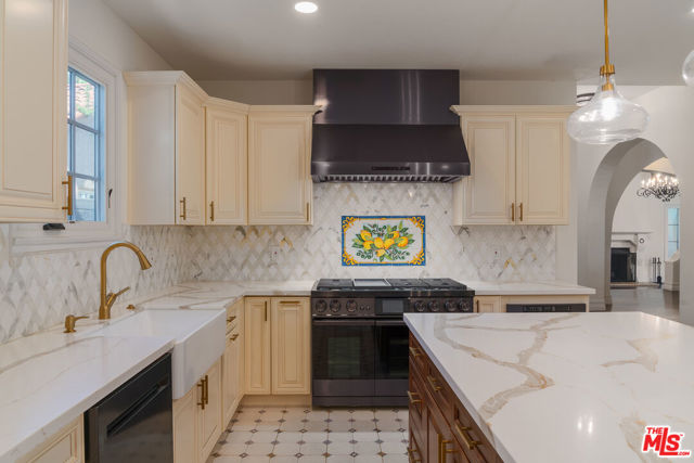 333 Virginia Avenue, Pasadena CA: https://media.crmls.org/mediaz/5c6af396-1de4-4469-b7c0-e9762468e5f1.jpg