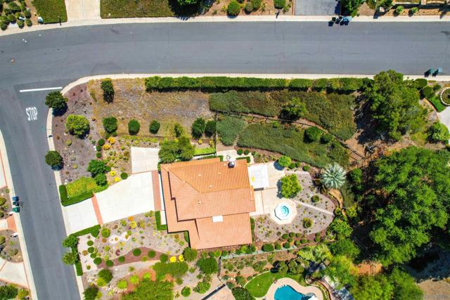 3302 Vista Rocosa, Escondido CA: https://media.crmls.org/mediaz/5c6b0b7f-94f2-43c9-86c0-15ed9ac36b43.jpg
