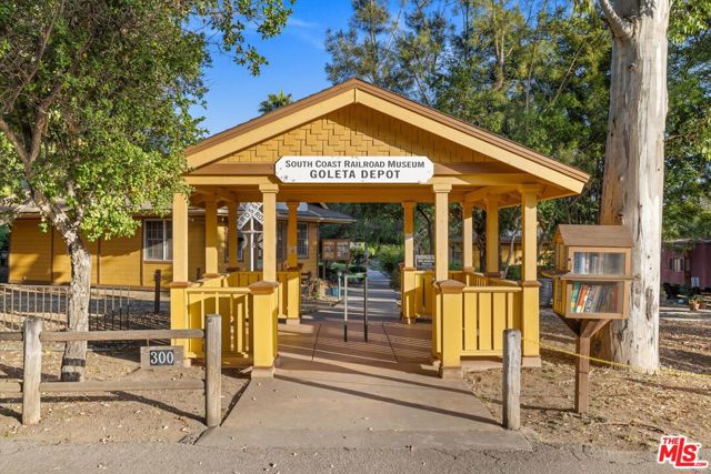6591 Camino Venturoso, Goleta CA: https://media.crmls.org/mediaz/5c6b345f-e916-457a-992d-ba6fbc04b002.jpg