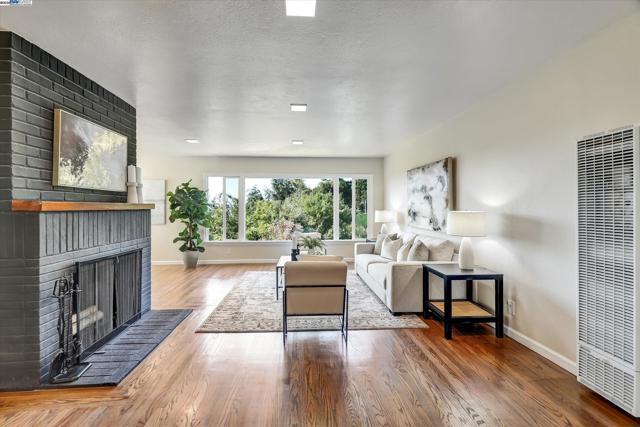 1551 Merced St, Richmond CA: https://media.crmls.org/mediaz/5c6b4a70-136a-4098-b0b1-b01ce914b723.jpg