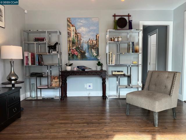 620 Kentucky St, Vallejo CA: https://media.crmls.org/mediaz/5c6d352d-4c4b-41c7-aa76-550ad3370d8f.jpg