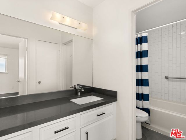 1472 S Camino Real, Palm Springs CA: https://media.crmls.org/mediaz/5c6d6f64-50e0-435e-b19a-7d4b20dc516f.jpg