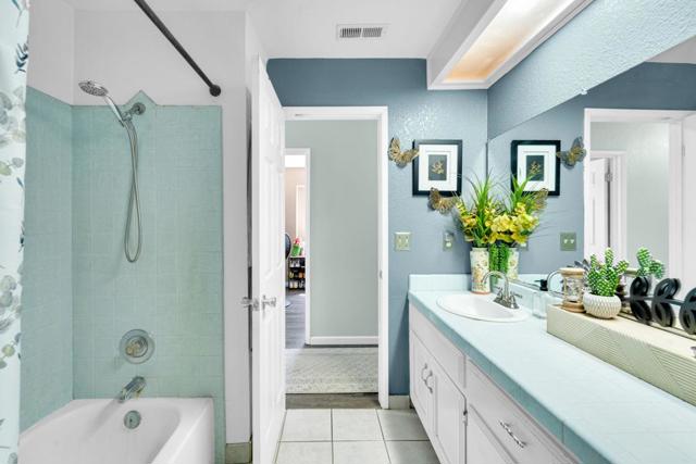 711 Kirkwood Court, Los Banos CA: https://media.crmls.org/mediaz/5c6da686-55b8-4f0c-a636-e12933ce1a04.jpg