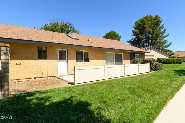 Detail Gallery Image 4 of 38 For 33208 Village 33, Camarillo,  CA 93012 - 2 Beds | 2 Baths