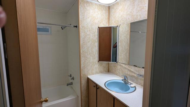 1148 Via Del Sol Road, Salinas CA: https://media.crmls.org/mediaz/5c6e601f-e0e9-43a4-8f9a-57deec6e5ac8.jpg