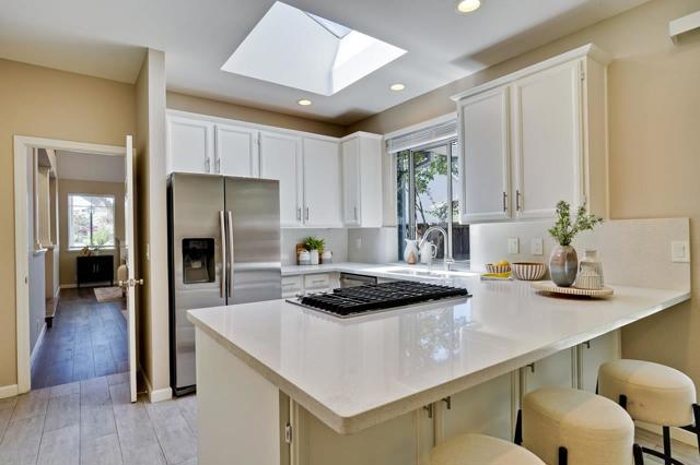 304 Windmill Park Lane, Mountain View CA: https://media.crmls.org/mediaz/5c6e981a-b1ca-4095-bbf8-92ef0b1f61e9.jpg