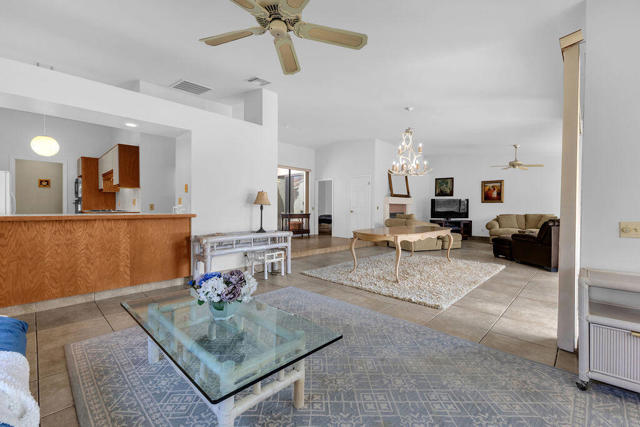78565 Vista Del Fuente, Indian Wells CA: https://media.crmls.org/mediaz/5c6f0a01-a0d1-4973-9992-8f4c7dd66cf6.jpg