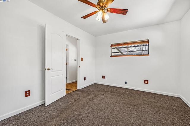 1137 Post St, Alameda CA: https://media.crmls.org/mediaz/5c6fcbc4-9c7d-4328-892c-bb35691ead58.jpg