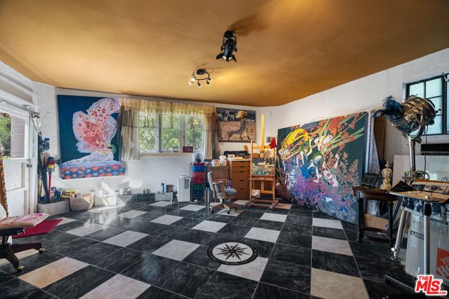 1610 N Beverly Drive, Beverly Hills CA: https://media.crmls.org/mediaz/5c6fe833-5657-4838-be48-3182d58ce56b.jpg