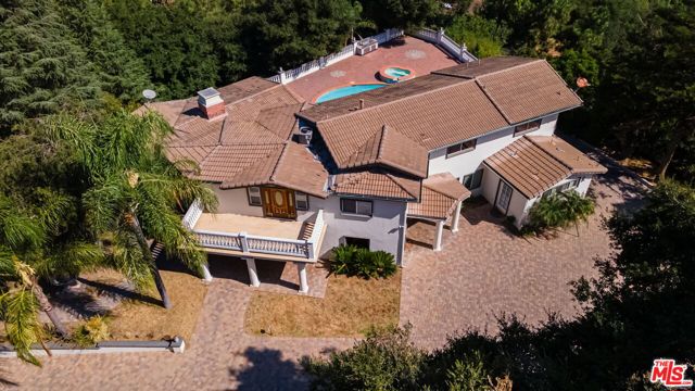 3200 Oakley Drive, Los Angeles CA: https://media.crmls.org/mediaz/5c700f18-8ad7-4202-b262-789dc8378e98.jpg