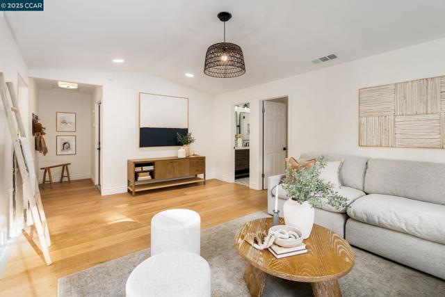 115 Camino Encanto, Danville CA: https://media.crmls.org/mediaz/5c701311-9daa-4c67-a397-5a9c3164b479.jpg