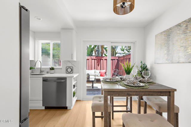 Detail Gallery Image 11 of 25 For 10801 Blix St #2,  North Hollywood,  CA 91602 - 2 Beds | 1/1 Baths