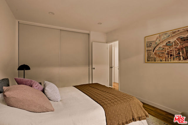 2604 N Beachwood Drive, Los Angeles CA: https://media.crmls.org/mediaz/5c7132cb-9b3f-4261-ae88-b3137754de48.jpg