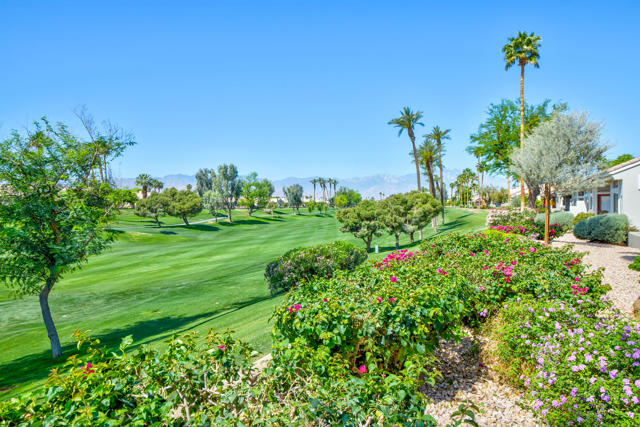 78829 Putting Green Drive, Palm Desert CA: https://media.crmls.org/mediaz/5c7153bd-8392-4d71-82e6-8a7989e94319.jpg